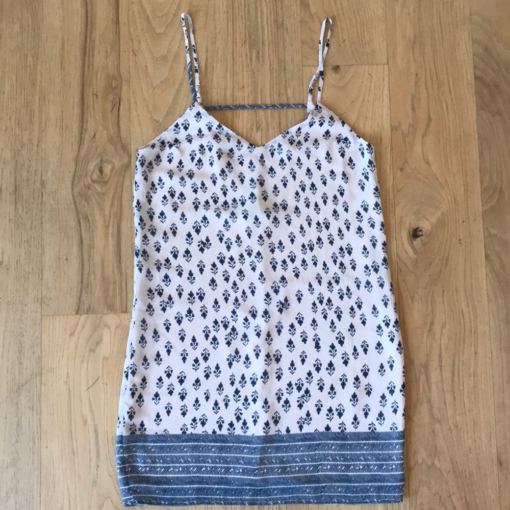 AQUA Floral V-Back Shift Dress
